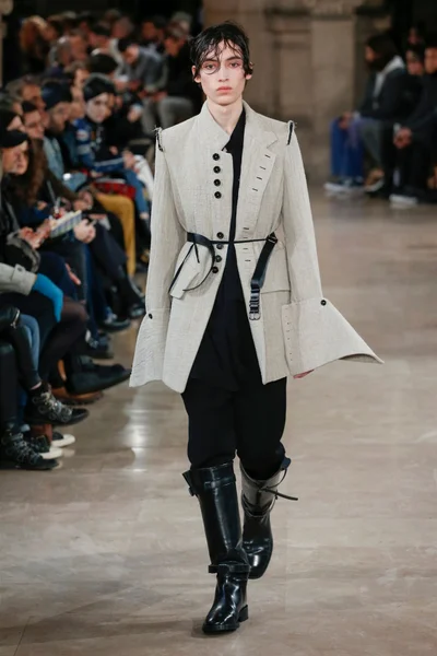 Look 10